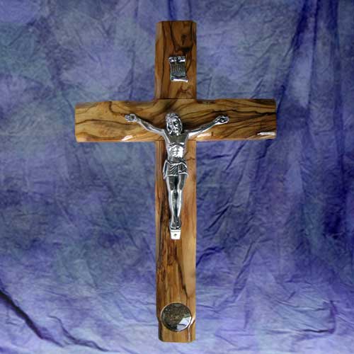 Crucifix (stil vestic) cu  pamant din Ierusalim