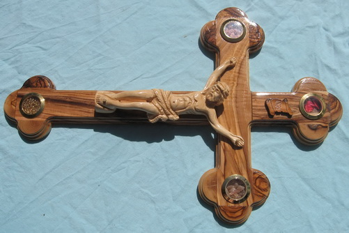 Crucifixul celor 14 Opriri sculptat in lemn de maslin