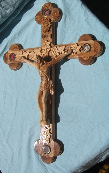 Crucifixul celor 14 Opriri sculptat in lemn de maslin